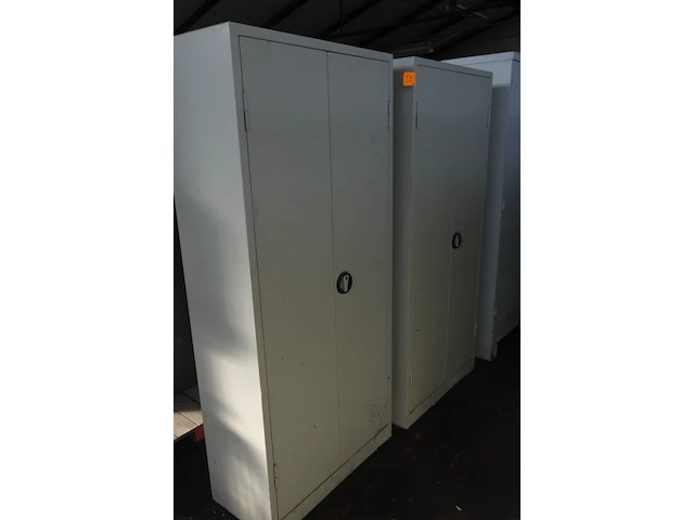 2x metalen kast - afbeelding 1 van  3