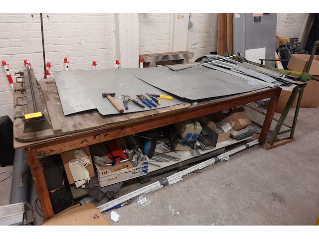 2x metalen plooibank + werktafel - afbeelding 1 van  8