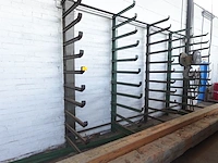 2x metalen rek met 10 staanders