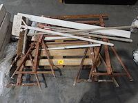2x metalen schraag + diversen - afbeelding 1 van  1