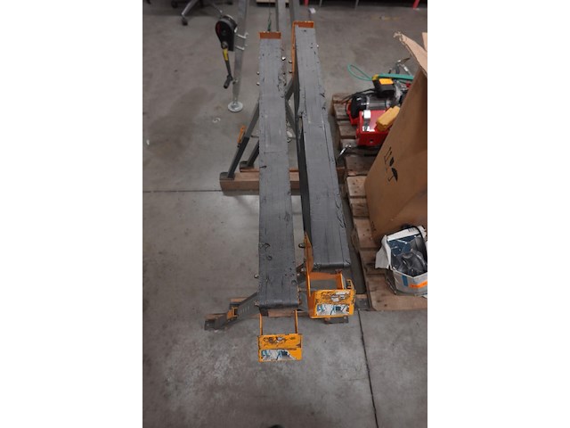 2x metalen schraag toughbuilt - afbeelding 3 van  4