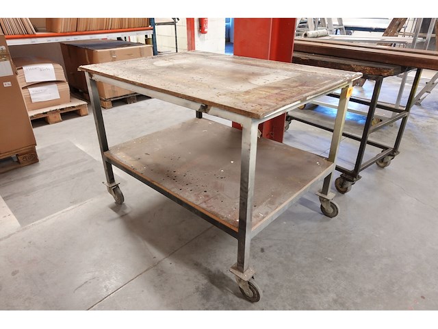 2x metalen verrijdbare werktafel - afbeelding 1 van  2