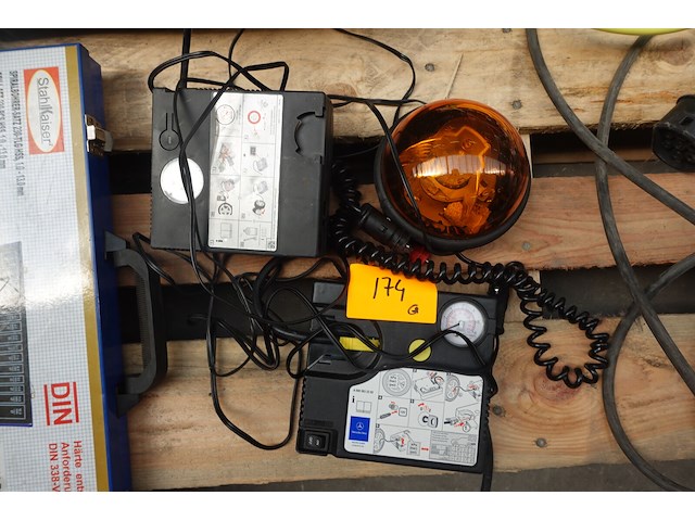 2x mini pomp & lamp - afbeelding 1 van  5