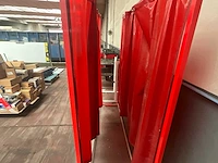 2x mobiel lasscherm op wielen met rode pvc lasgordijnen - afbeelding 2 van  2