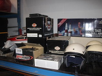 2x modelvliegtuig, modelhelikopter, 3x helm, diverse onderdelen en accessoires (harley-davidson, redbike), 2x afstandsbediening, lader, werking niet gekend - afbeelding 1 van  2