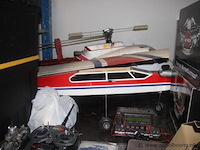 2x modelvliegtuig, modelhelikopter, 3x helm, diverse onderdelen en accessoires (harley-davidson, redbike), 2x afstandsbediening, lader, werking niet gekend - afbeelding 2 van  2