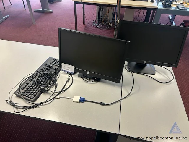 2x monitoren hp, inclusief toetsenbord en diverse kabels - afbeelding 1 van  2