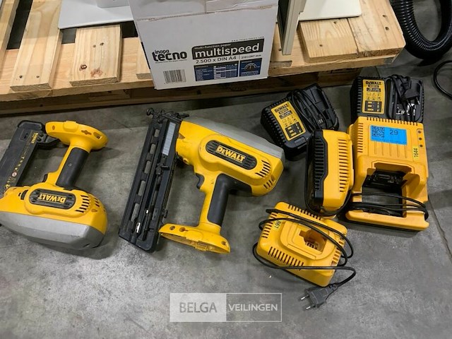 2x nagelpistool - afbeelding 1 van  4