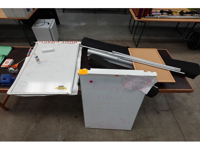 2x notitiebord + toebehoren bureau - afbeelding 1 van  2