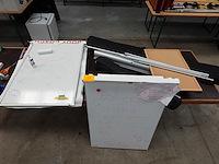 2x notitiebord + toebehoren bureau