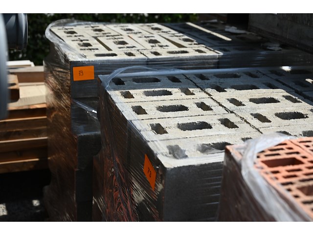 2x pallet betonblokken - afbeelding 1 van  2
