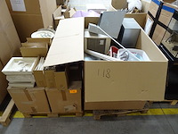2x pallet divers toebehoren dieren - afbeelding 1 van  8