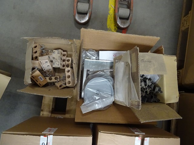 2x pallet divers toebehoren dieren - afbeelding 14 van  21