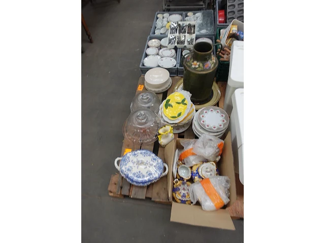 2x pallet diverse borden - afbeelding 1 van  26