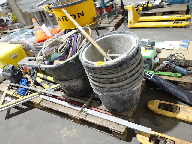 2x pallet diverse bouwmateriaal - afbeelding 1 van  8