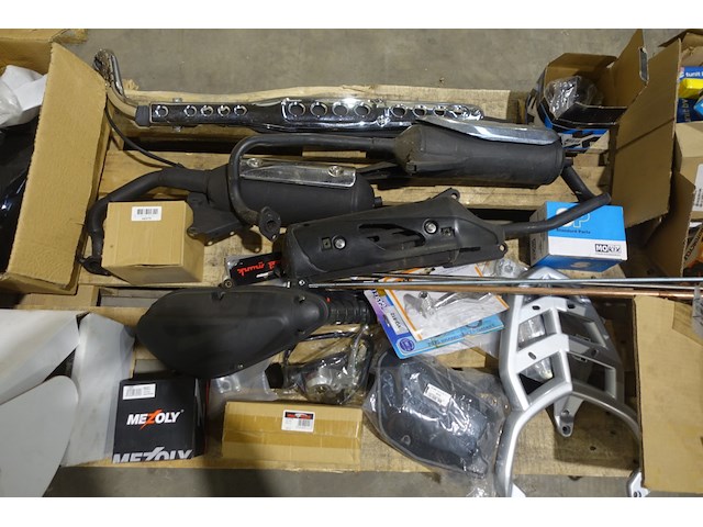 2x pallet diverse reserveonderdelen brommer/motoren - afbeelding 4 van  6