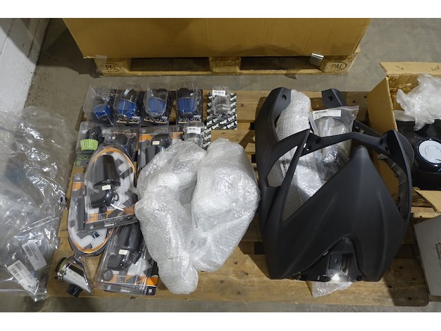 2x pallet diverse reserveonderdelen brommer/motoren - afbeelding 5 van  6