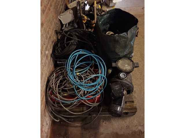 2x pallet diversen - afbeelding 1 van  4