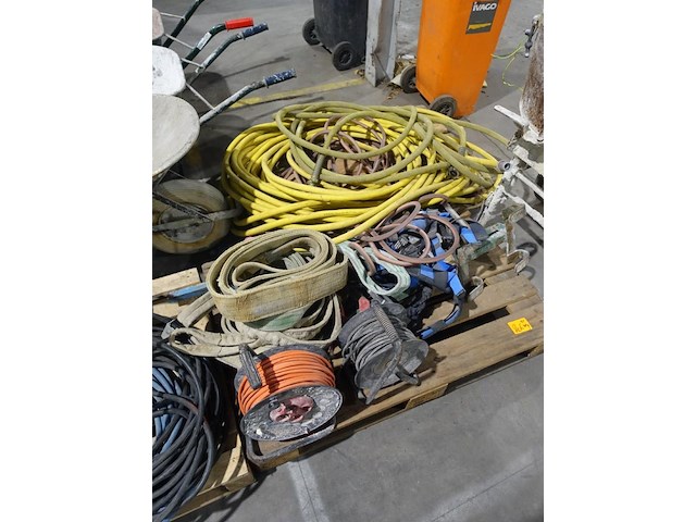 2x pallet diversen - afbeelding 1 van  9