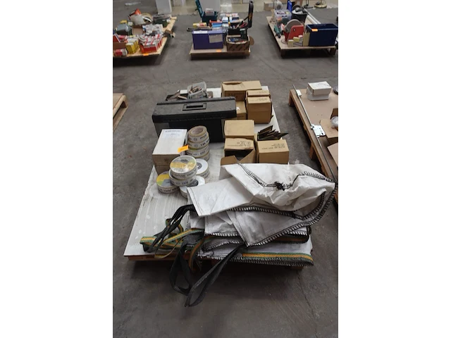 2x pallet diversen - afbeelding 1 van  19