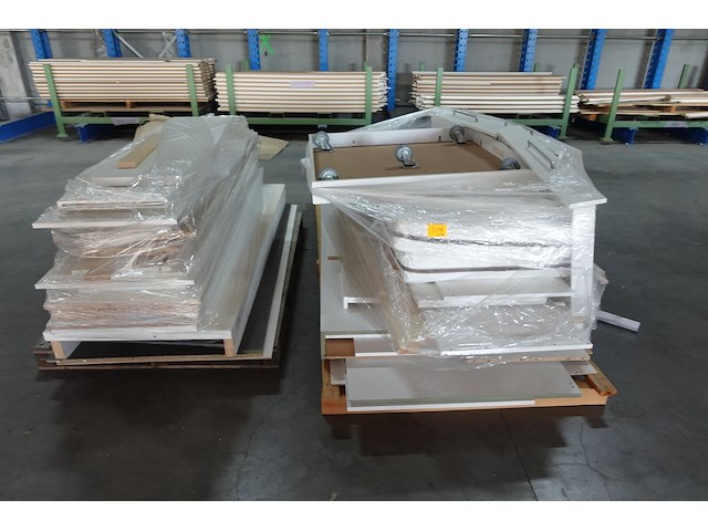 2x pallet gedemonteerd houten meubel - afbeelding 1 van  4