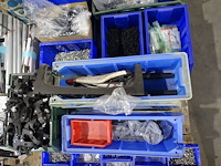 2x pallet grijpbakken met onderdelen fietsherstelling - afbeelding 3 van  3