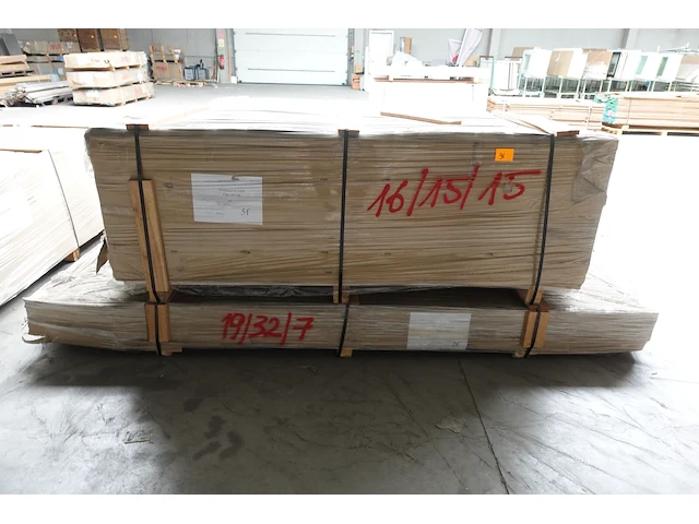 2x pallet houten deurlijsten - afbeelding 1 van  3