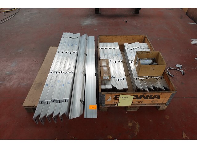 2x pallet ijzerwaren - afbeelding 1 van  5