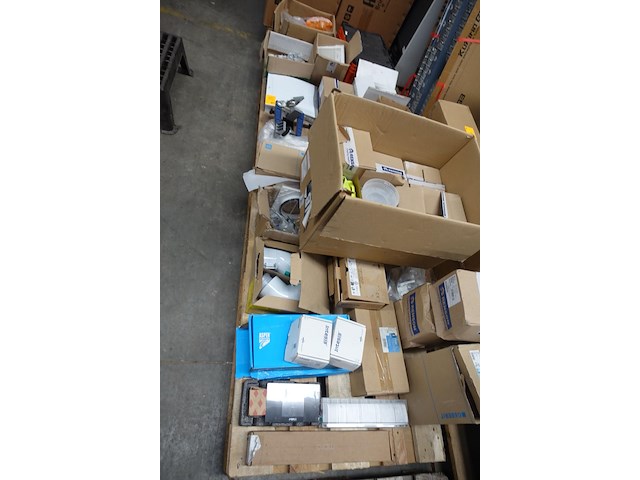 2x pallet koppelstukken - afbeelding 1 van  3