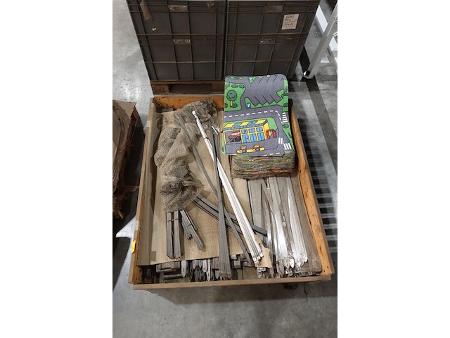 2x pallet lamellen/strips - afbeelding 1 van  12