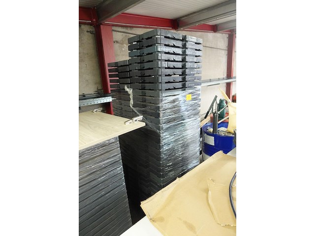 2x pallet met kleine kunstof pallets - afbeelding 3 van  5