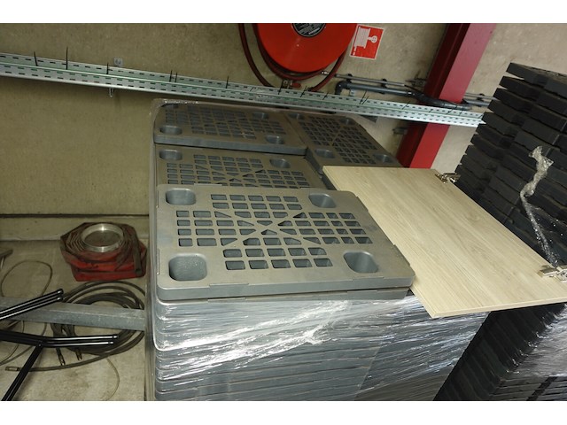 2x pallet met kleine kunstof pallets - afbeelding 5 van  5