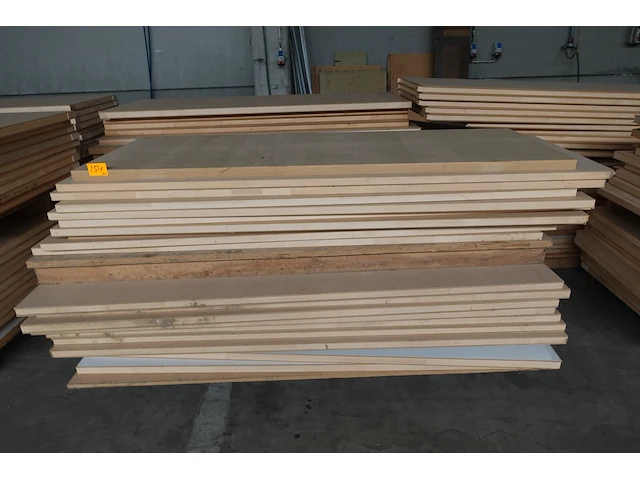 2x pallet onafgewerkte binnendeuren - afbeelding 1 van  3