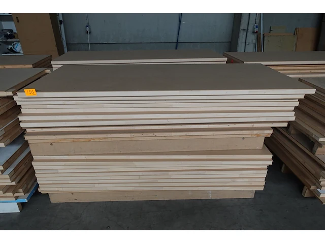 2x pallet onafgewerkte binnendeuren - afbeelding 1 van  3