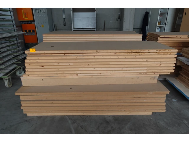 2x pallet onafgewerkte binnendeuren - afbeelding 1 van  3