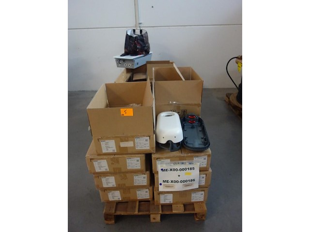 2x pallet onderdelen laadpaal - afbeelding 1 van  9