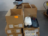 2x pallet onderdelen laadpaal