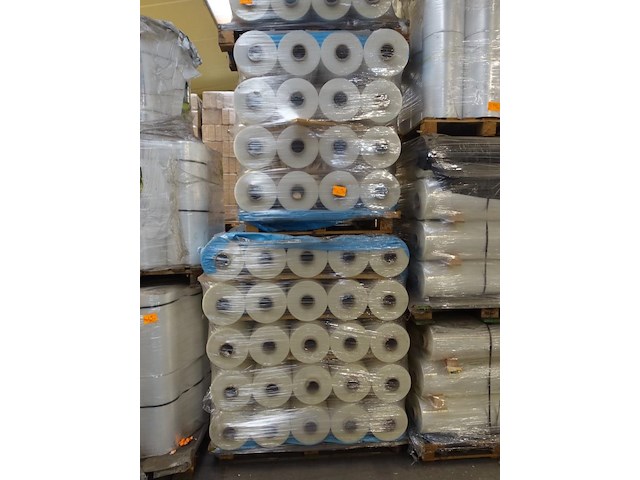 2x pallet plastic folie op rol - afbeelding 1 van  3