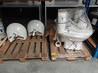 2x pallet sanitaire toebehoren - afbeelding 1 van  4
