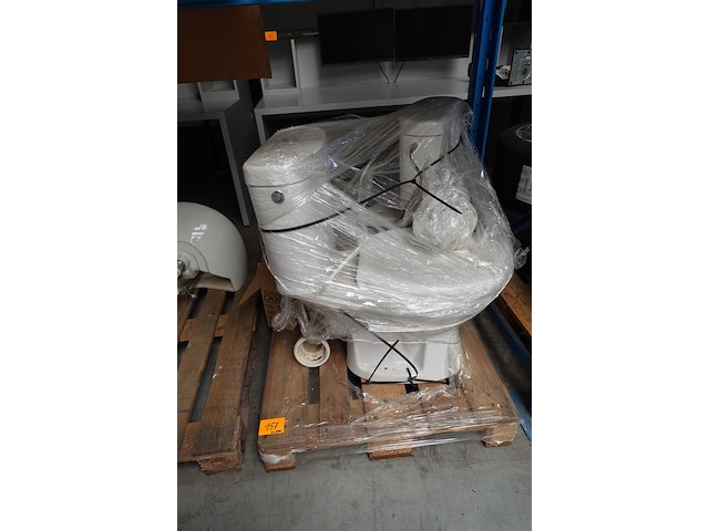 2x pallet sanitaire toebehoren - afbeelding 2 van  4