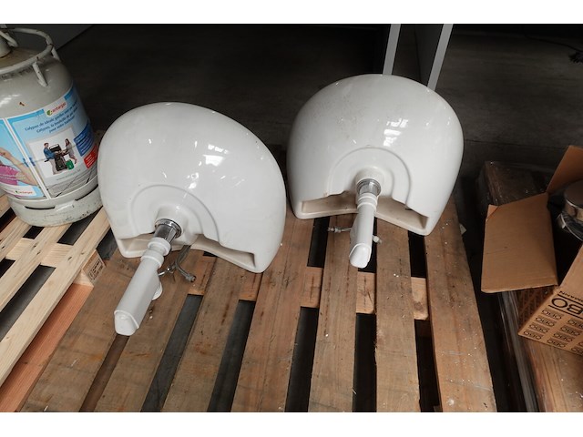2x pallet sanitaire toebehoren - afbeelding 3 van  4