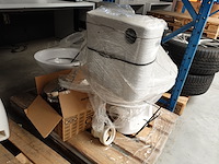 2x pallet sanitaire toebehoren - afbeelding 4 van  4