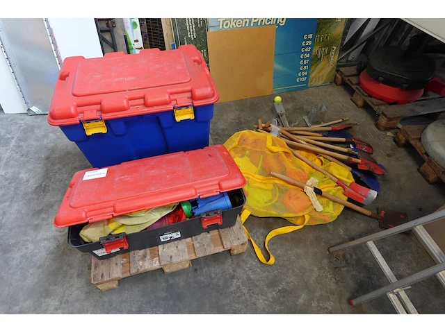 2x pallet strandspeelgoed - afbeelding 1 van  8