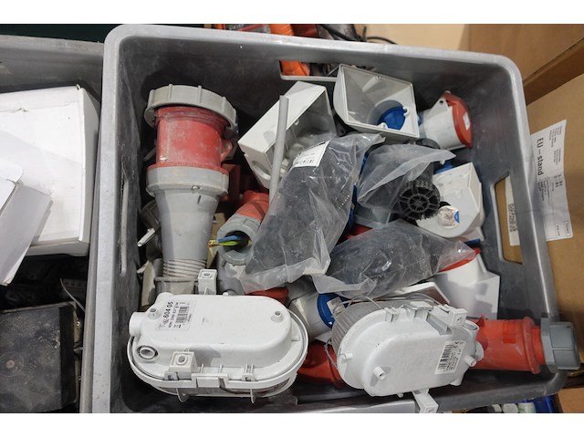 2x pallet toebehoren elektriciteit - afbeelding 13 van  22