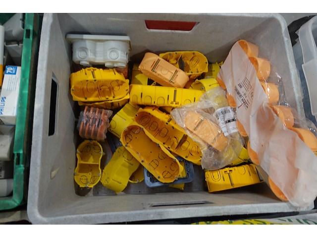2x pallet toebehoren elektriciteit - afbeelding 20 van  22