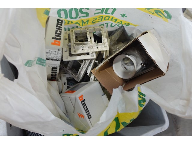 2x pallet toebehoren elektriciteit - afbeelding 21 van  22