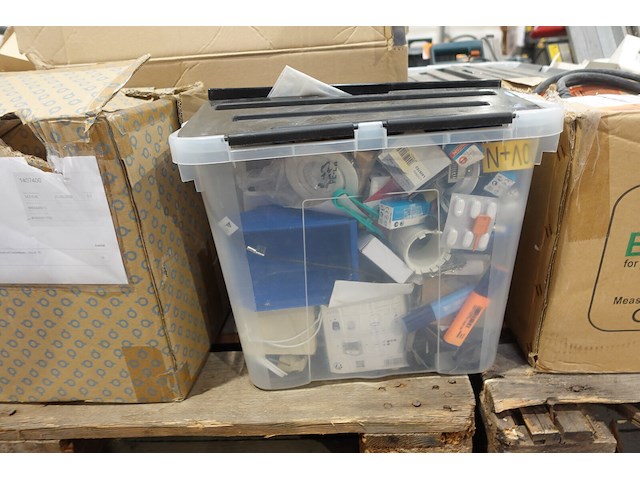 2x pallet toebehoren elektriciteit - afbeelding 2 van  24
