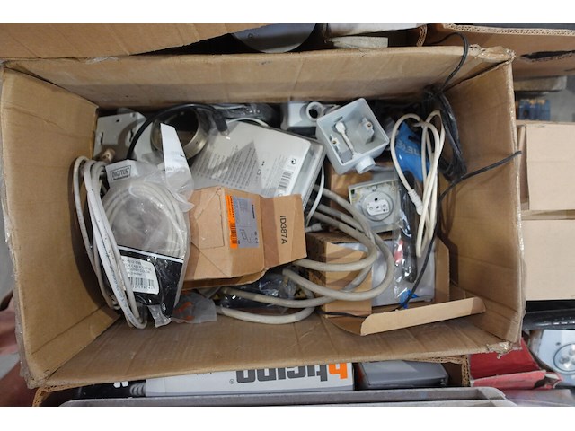 2x pallet toebehoren elektriciteit - afbeelding 6 van  14