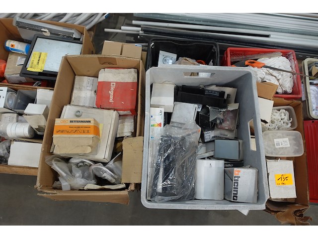 2x pallet toebehoren elektriciteit - afbeelding 1 van  14