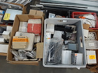 2x pallet toebehoren elektriciteit - afbeelding 1 van  14